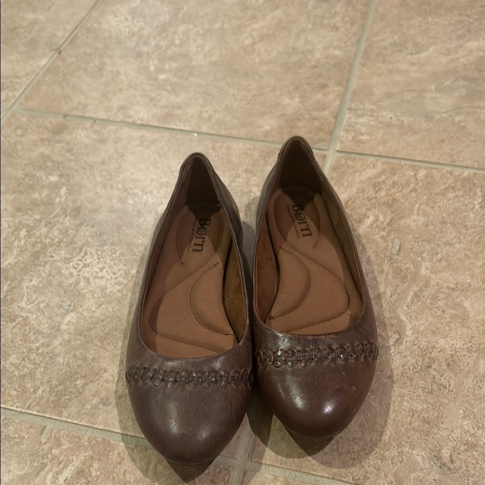 BORN flats 8.5